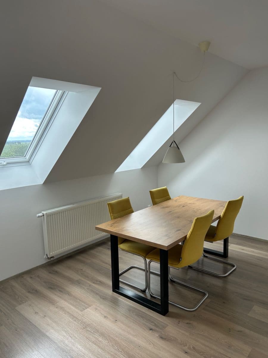 Prenájom bytu 3-izbový 95 m², Zátopkova, Milovice, Středočeský kraj Prenájom bytu 3-izbový 95 m², Zátopkova, Milovice, Středočeský kraj