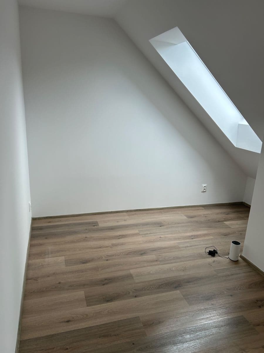Prenájom bytu 3-izbový 95 m², Zátopkova, Milovice, Středočeský kraj Prenájom bytu 3-izbový 95 m², Zátopkova, Milovice, Středočeský kraj