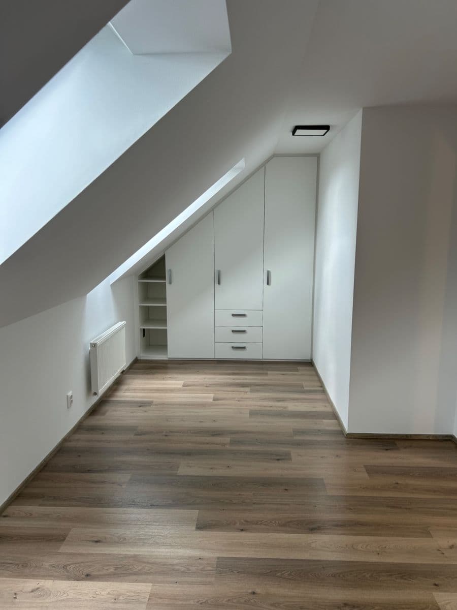 Prenájom bytu 3-izbový 95 m², Zátopkova, Milovice, Středočeský kraj Prenájom bytu 3-izbový 95 m², Zátopkova, Milovice, Středočeský kraj