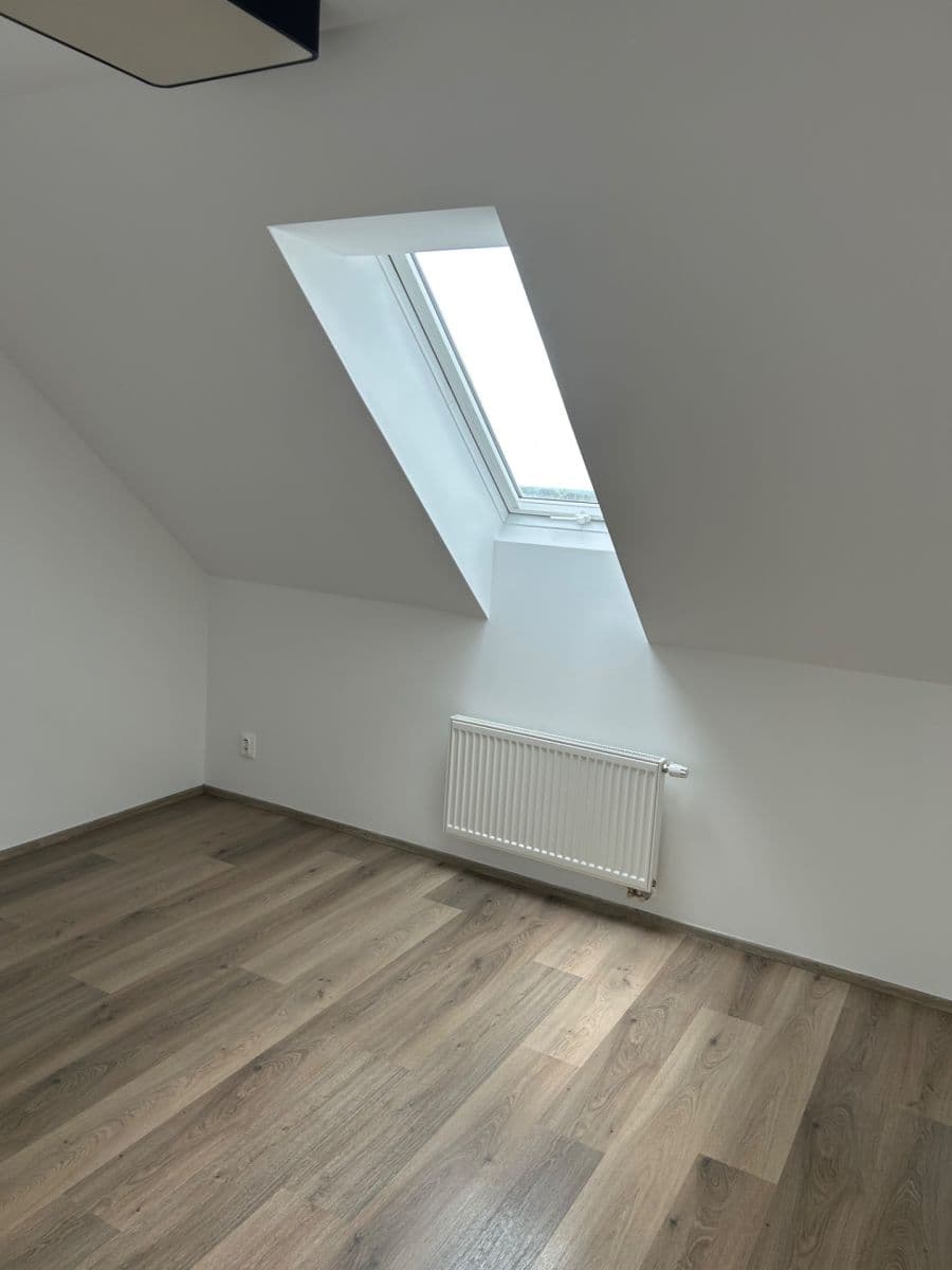 Prenájom bytu 3-izbový 95 m², Zátopkova, Milovice, Středočeský kraj Prenájom bytu 3-izbový 95 m², Zátopkova, Milovice, Středočeský kraj