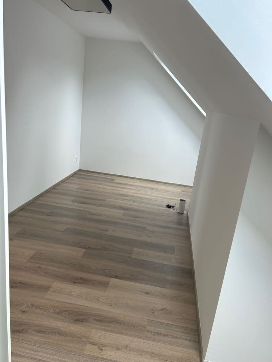 Prenájom bytu 3-izbový 95 m², Zátopkova, Milovice, Středočeský kraj Prenájom bytu 3-izbový 95 m², Zátopkova, Milovice, Středočeský kraj
