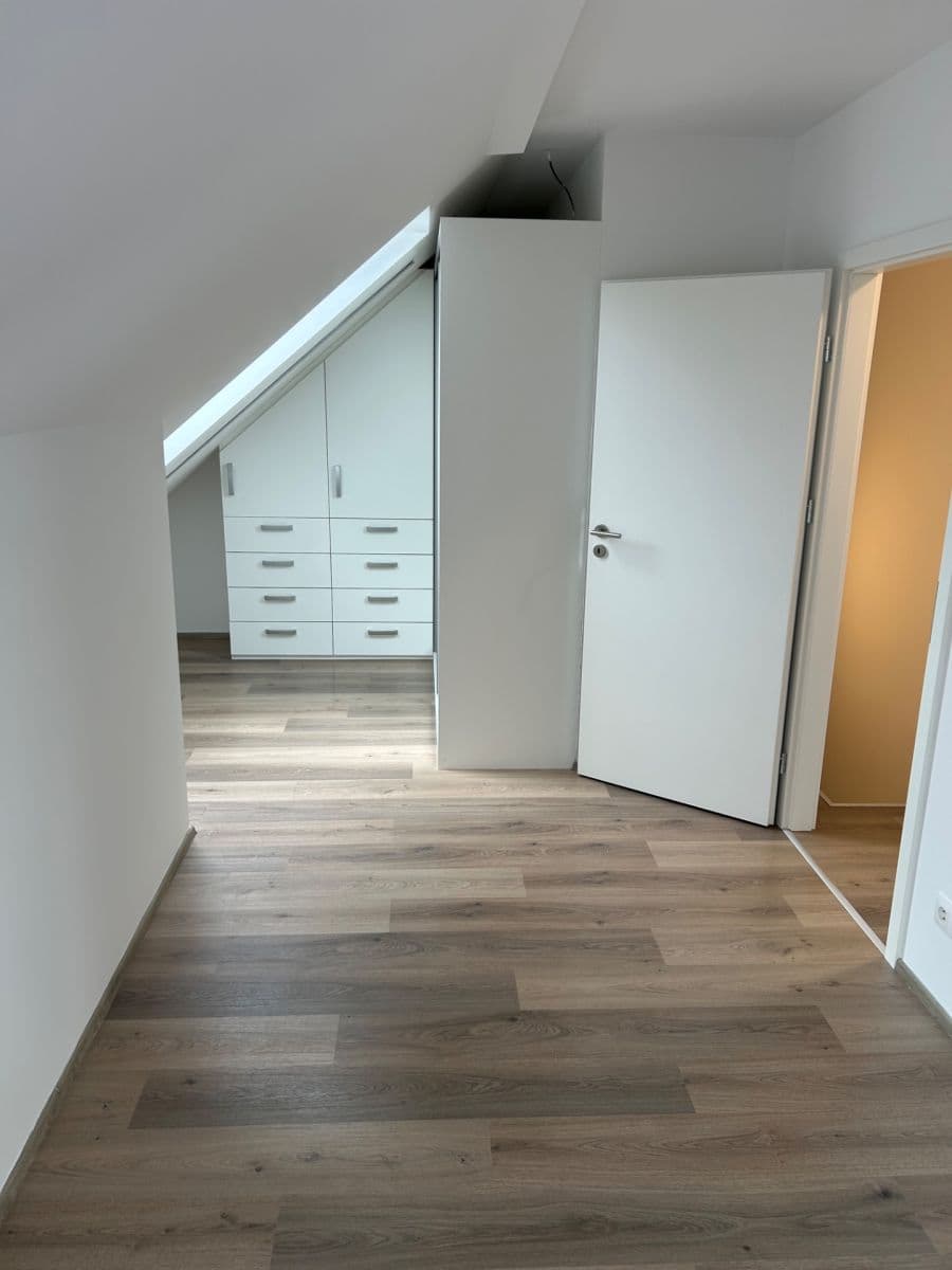 Prenájom bytu 3-izbový 95 m², Zátopkova, Milovice, Středočeský kraj Prenájom bytu 3-izbový 95 m², Zátopkova, Milovice, Středočeský kraj