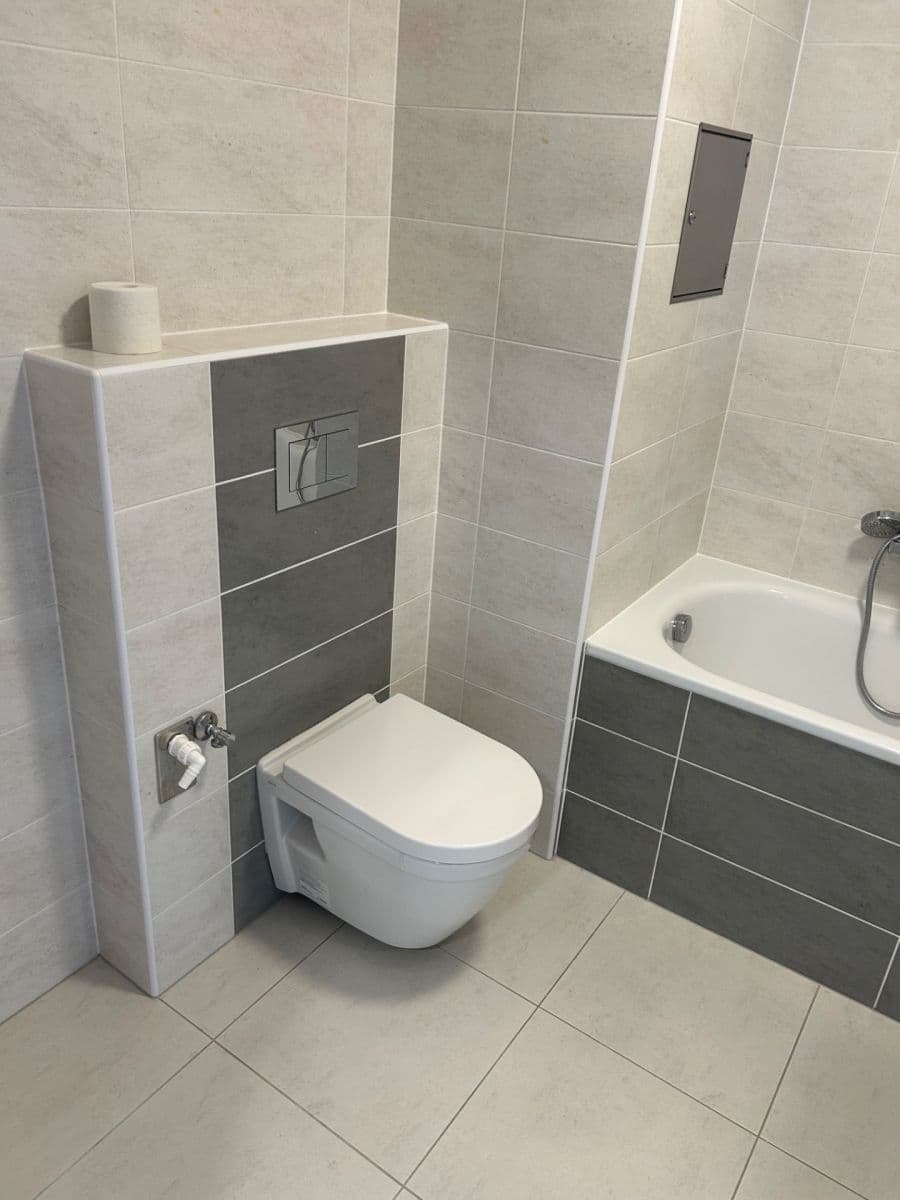 Prenájom bytu 3-izbový 95 m², Zátopkova, Milovice, Středočeský kraj Prenájom bytu 3-izbový 95 m², Zátopkova, Milovice, Středočeský kraj