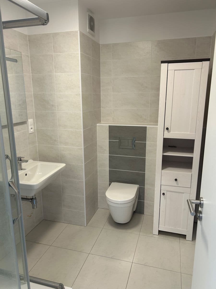 Prenájom bytu 3-izbový 95 m², Zátopkova, Milovice, Středočeský kraj Prenájom bytu 3-izbový 95 m², Zátopkova, Milovice, Středočeský kraj
