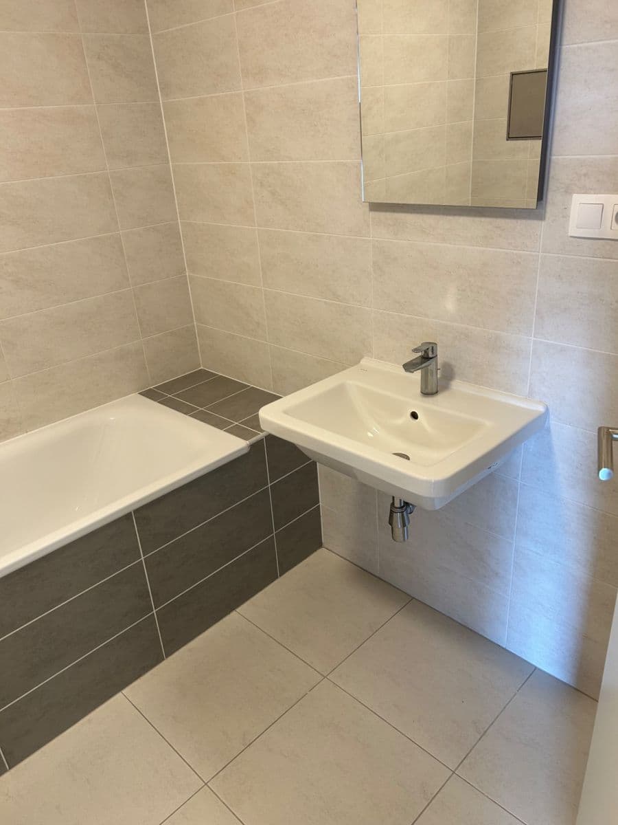 Prenájom bytu 3-izbový 95 m², Zátopkova, Milovice, Středočeský kraj Prenájom bytu 3-izbový 95 m², Zátopkova, Milovice, Středočeský kraj