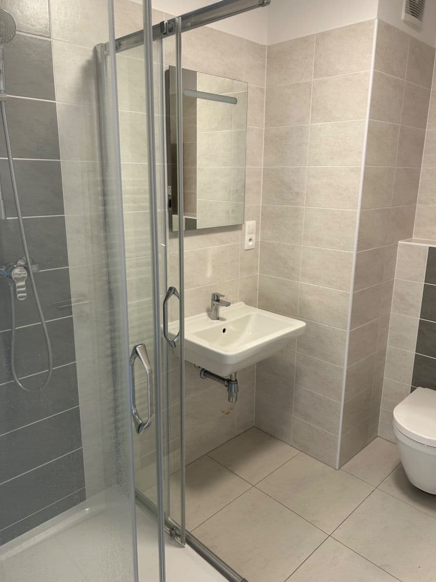 Prenájom bytu 3-izbový 95 m², Zátopkova, Milovice, Středočeský kraj Prenájom bytu 3-izbový 95 m², Zátopkova, Milovice, Středočeský kraj