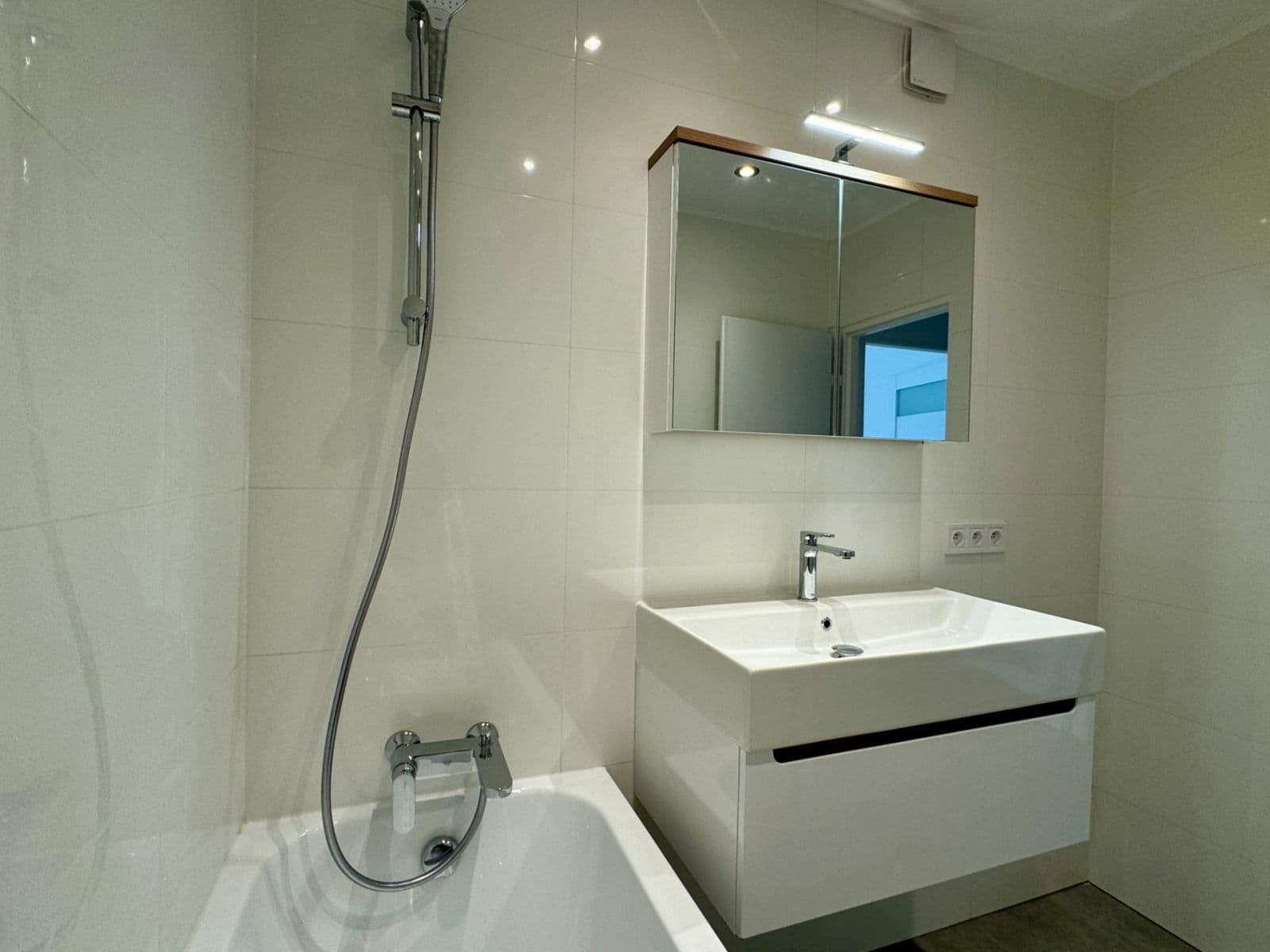 Prenájom bytu 2-izbový 64 m², Frýdlantská, Praha, Praha Prenájom bytu 2-izbový 64 m², Frýdlantská, Praha, Praha