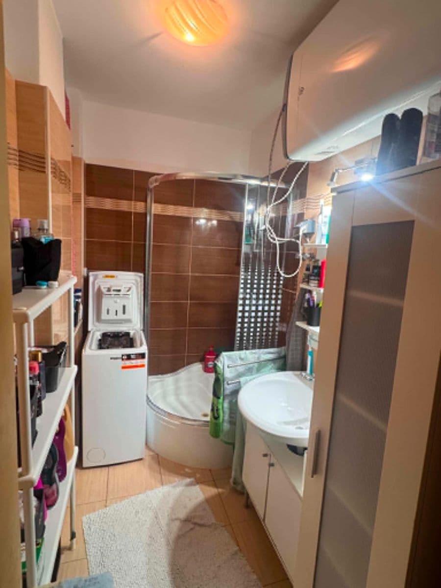 Prenájom bytu 3-izbový 81 m², Moravská, Praha, Praha Prenájom bytu 3-izbový 81 m², Moravská, Praha, Praha