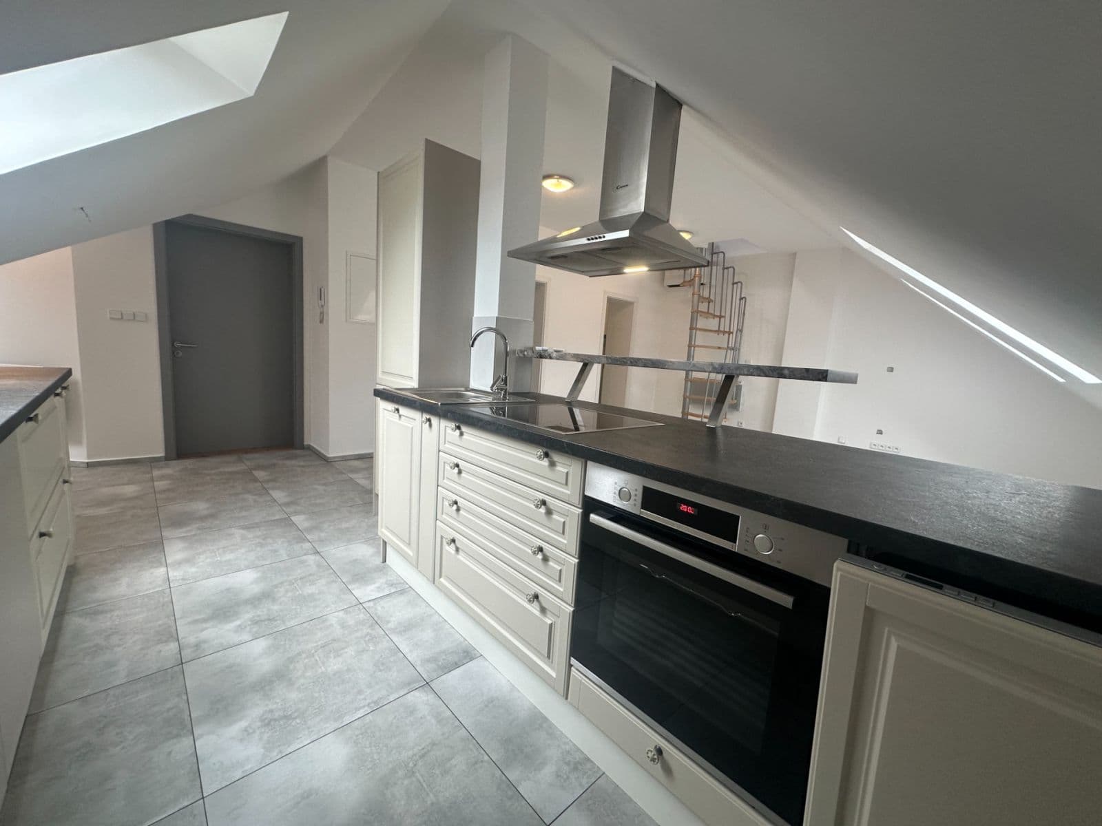Predaj bytu 3-izbový 77 m², Jana Palacha, Kralupy nad Vltavou, Středočeský kraj Predaj bytu 3-izbový 77 m², Jana Palacha, Kralupy nad Vltavou, Středočeský kraj
