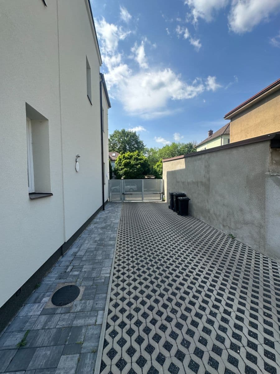 Predaj bytu 3-izbový 77 m², Jana Palacha, Kralupy nad Vltavou, Středočeský kraj Predaj bytu 3-izbový 77 m², Jana Palacha, Kralupy nad Vltavou, Středočeský kraj