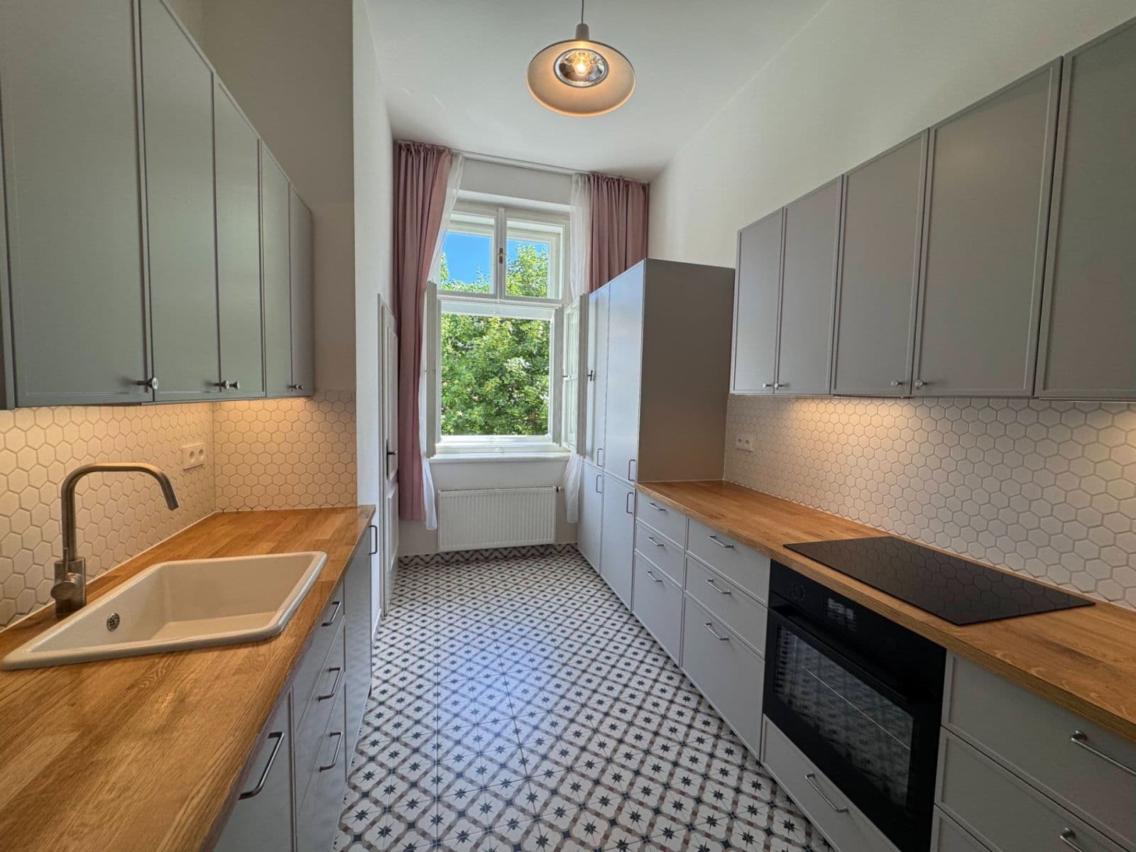 Prenájom bytu 2-izbový 58 m², Roháčova, Praha, Praha Prenájom bytu 2-izbový 58 m², Roháčova, Praha, Praha