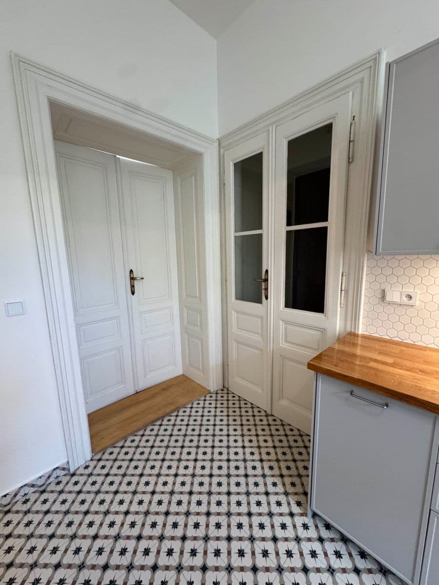 Prenájom bytu 2-izbový 58 m², Roháčova, Praha, Praha Prenájom bytu 2-izbový 58 m², Roháčova, Praha, Praha