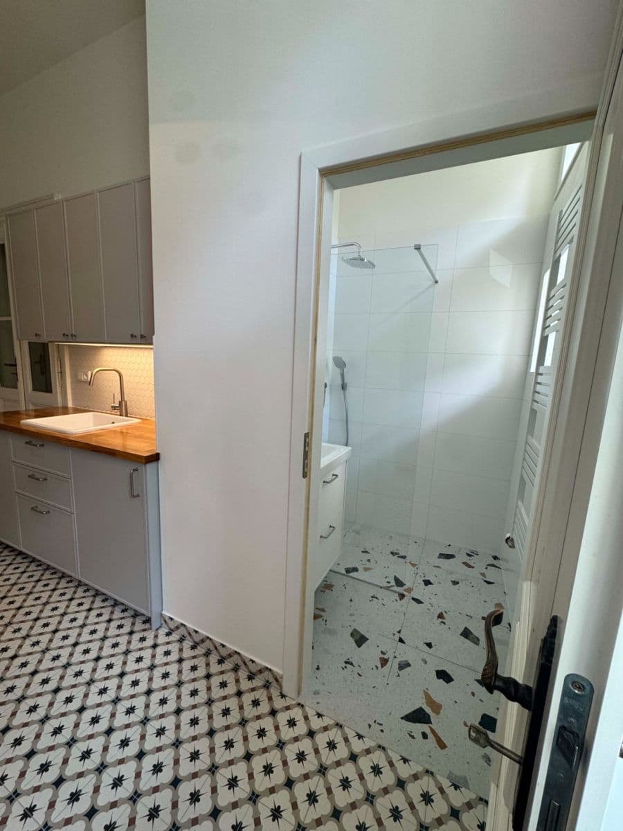 Prenájom bytu 2-izbový 58 m², Roháčova, Praha, Praha Prenájom bytu 2-izbový 58 m², Roháčova, Praha, Praha