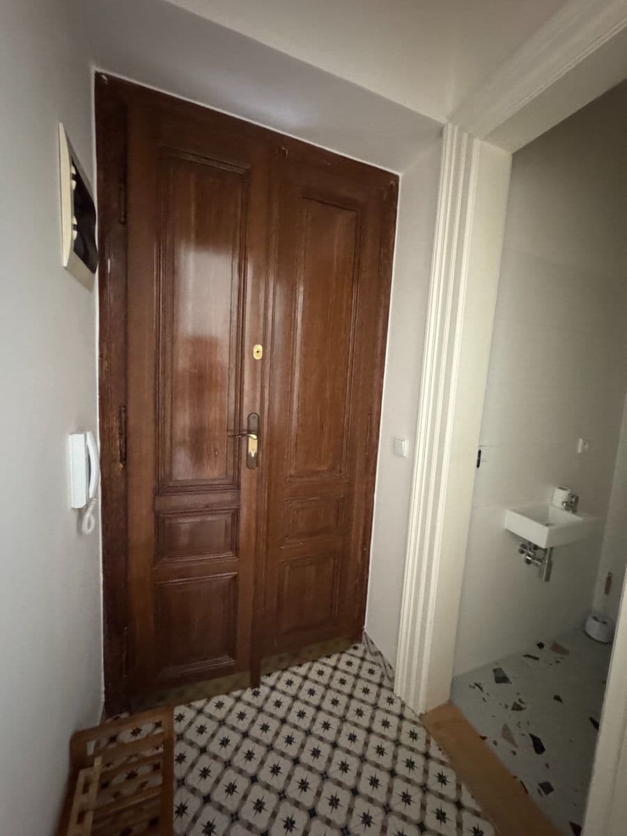 Prenájom bytu 2-izbový 58 m², Roháčova, Praha, Praha Prenájom bytu 2-izbový 58 m², Roháčova, Praha, Praha