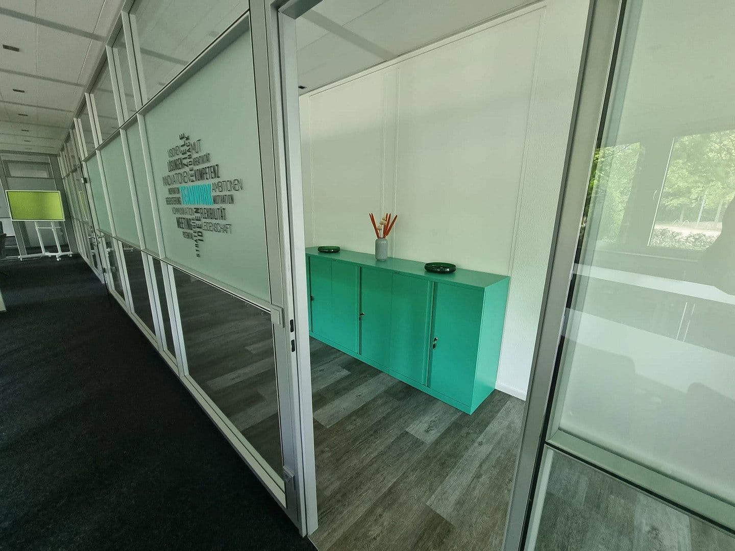 Prenájom kancelárie 400 m², Werftstraße, Düsseldorf, Severné Porýnie - Westfálsko Prenájom kancelárie 400 m², Werftstraße, Düsseldorf, Severné Porýnie - Westfálsko