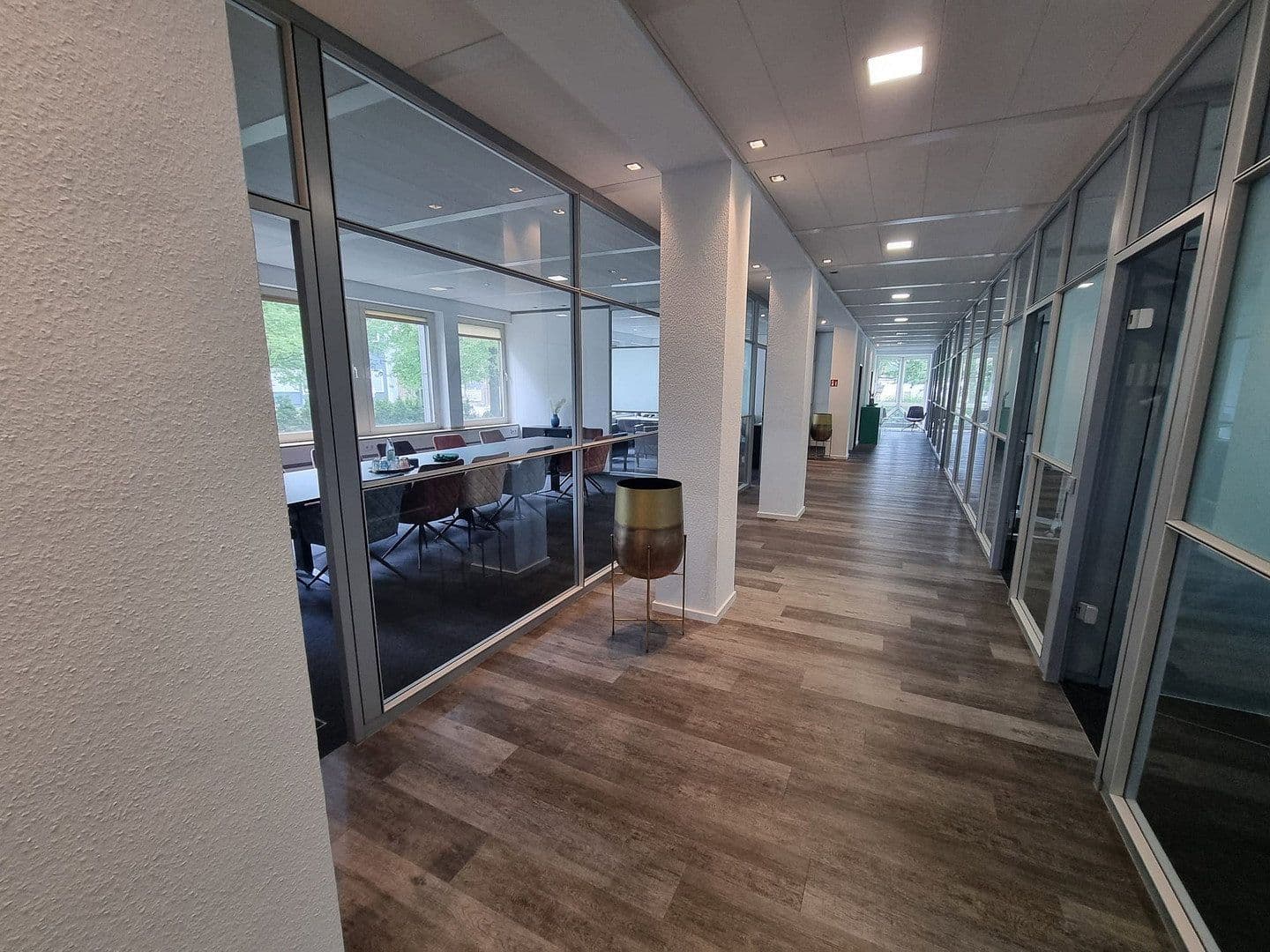 Prenájom kancelárie 400 m², Werftstraße, Düsseldorf, Severné Porýnie - Westfálsko Prenájom kancelárie 400 m², Werftstraße, Düsseldorf, Severné Porýnie - Westfálsko