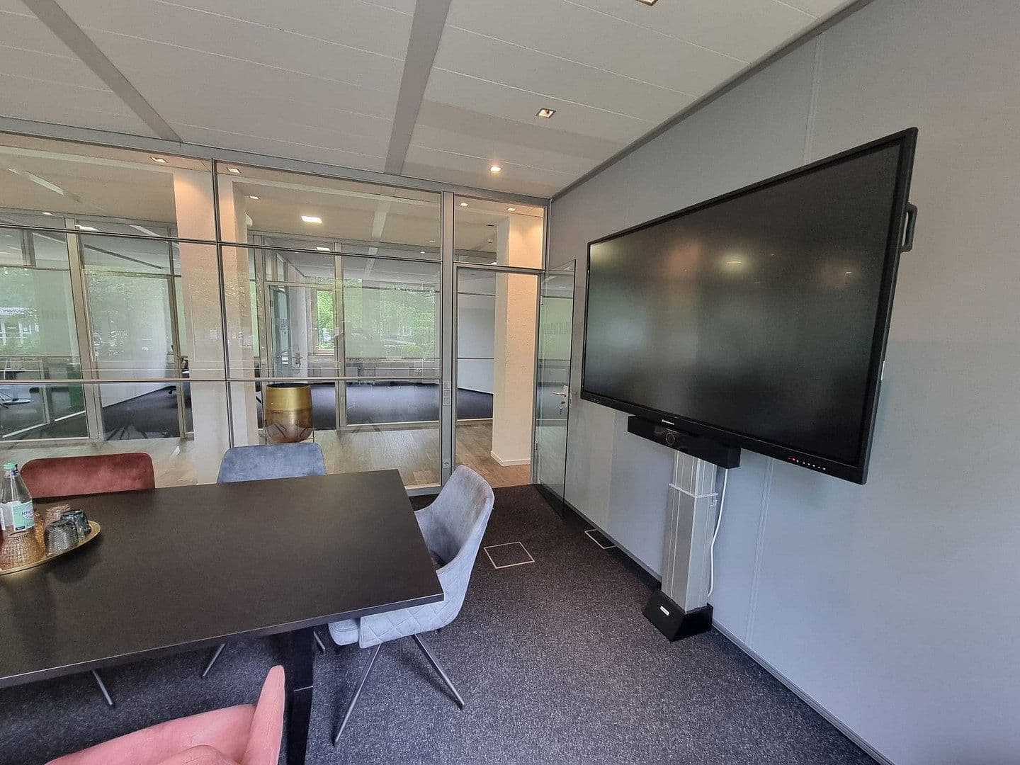 Prenájom kancelárie 400 m², Werftstraße, Düsseldorf, Severné Porýnie - Westfálsko Prenájom kancelárie 400 m², Werftstraße, Düsseldorf, Severné Porýnie - Westfálsko