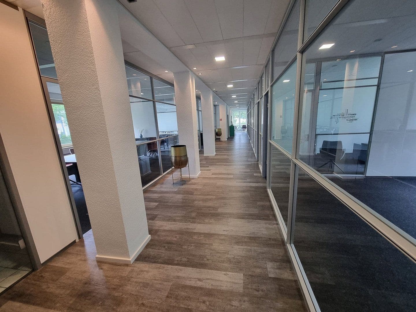Prenájom kancelárie 400 m², Werftstraße, Düsseldorf, Severné Porýnie - Westfálsko Prenájom kancelárie 400 m², Werftstraße, Düsseldorf, Severné Porýnie - Westfálsko