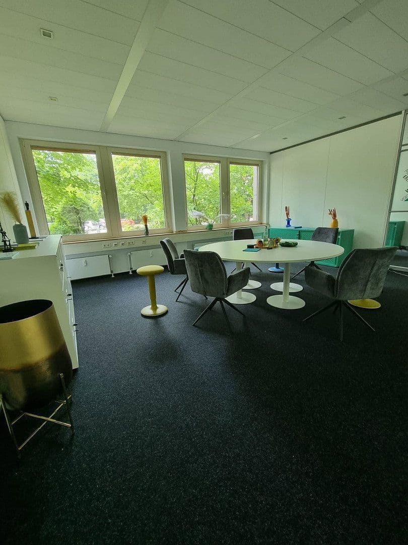Prenájom kancelárie 400 m², Werftstraße, Düsseldorf, Severné Porýnie - Westfálsko Prenájom kancelárie 400 m², Werftstraße, Düsseldorf, Severné Porýnie - Westfálsko