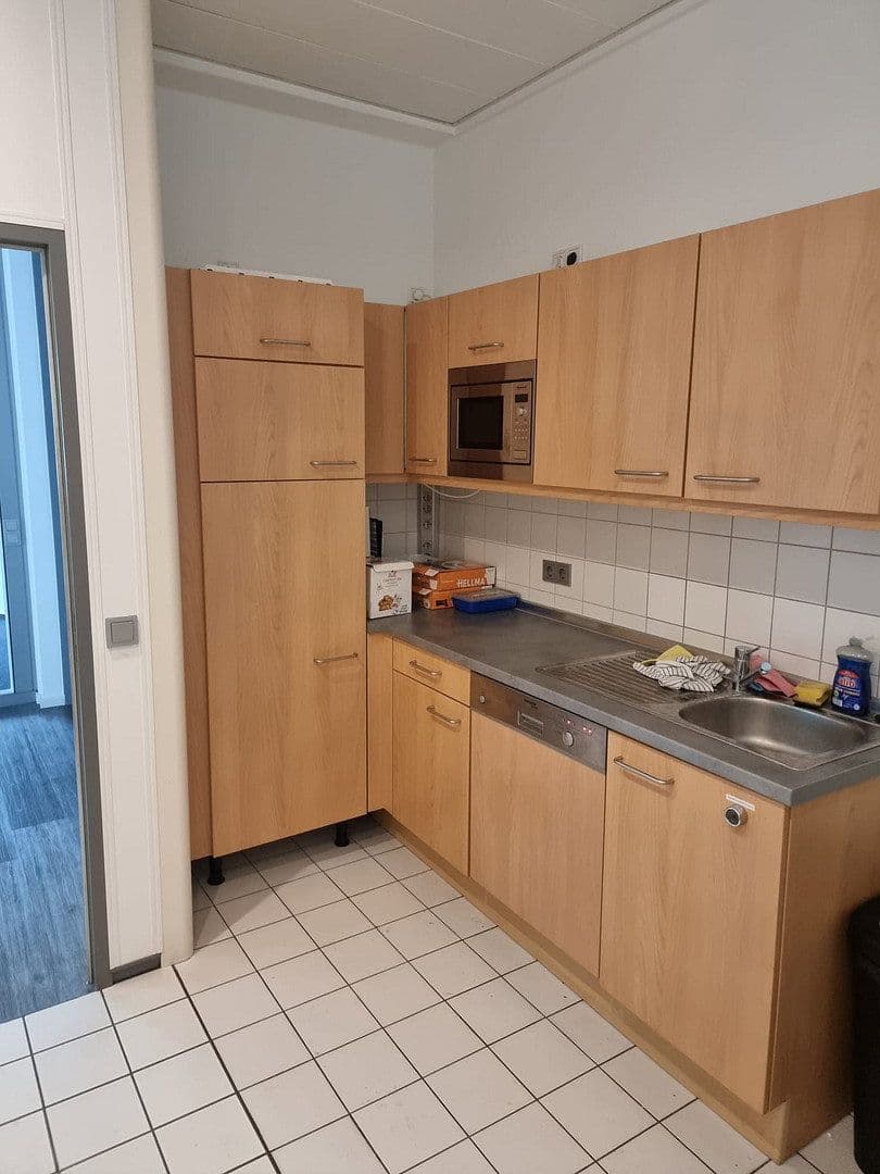 Prenájom kancelárie 400 m², Werftstraße, Düsseldorf, Severné Porýnie - Westfálsko Prenájom kancelárie 400 m², Werftstraße, Düsseldorf, Severné Porýnie - Westfálsko