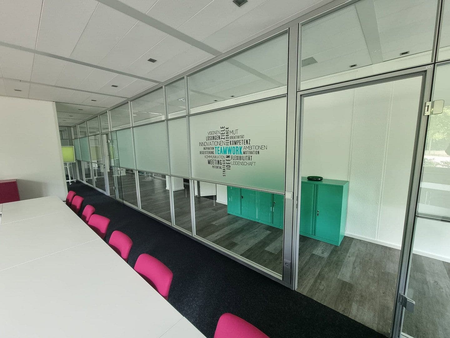 Prenájom kancelárie 400 m², Werftstraße, Düsseldorf, Severné Porýnie - Westfálsko Prenájom kancelárie 400 m², Werftstraße, Düsseldorf, Severné Porýnie - Westfálsko