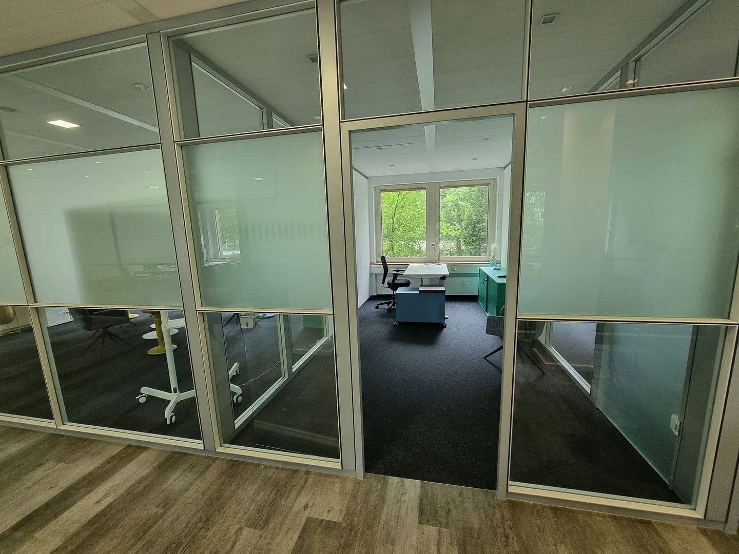 Prenájom kancelárie 400 m², Werftstraße, Düsseldorf, Severné Porýnie - Westfálsko Prenájom kancelárie 400 m², Werftstraße, Düsseldorf, Severné Porýnie - Westfálsko