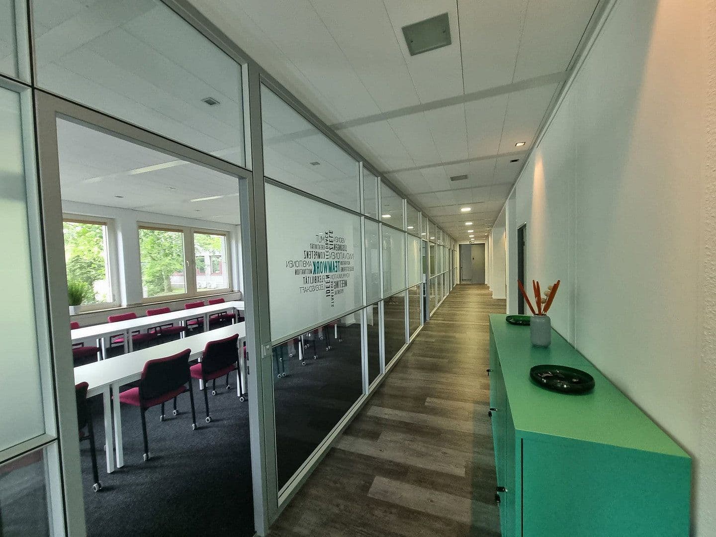 Prenájom kancelárie 400 m², Werftstraße, Düsseldorf, Severné Porýnie - Westfálsko Prenájom kancelárie 400 m², Werftstraße, Düsseldorf, Severné Porýnie - Westfálsko