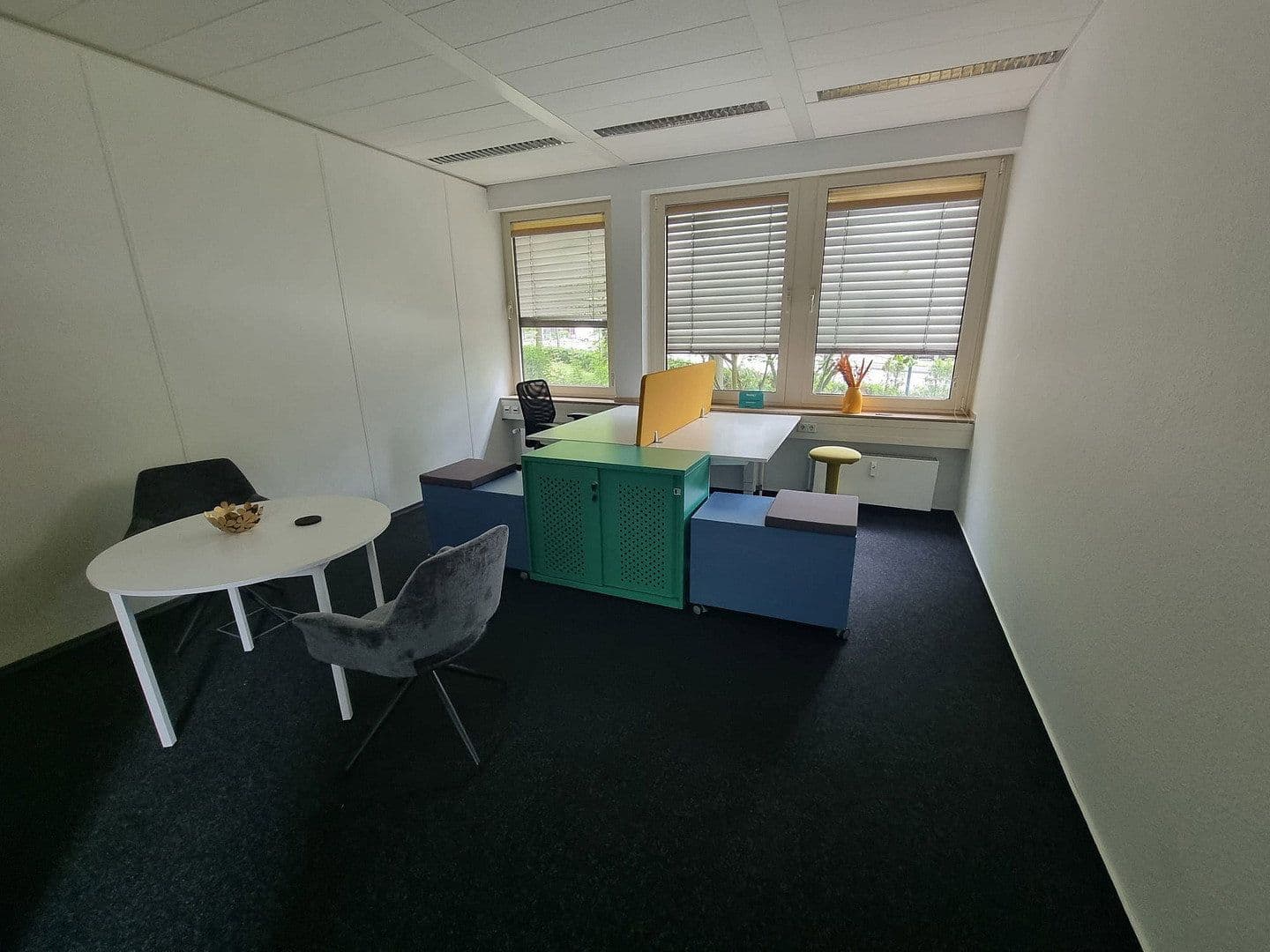 Prenájom kancelárie 400 m², Werftstraße, Düsseldorf, Severné Porýnie - Westfálsko Prenájom kancelárie 400 m², Werftstraße, Düsseldorf, Severné Porýnie - Westfálsko