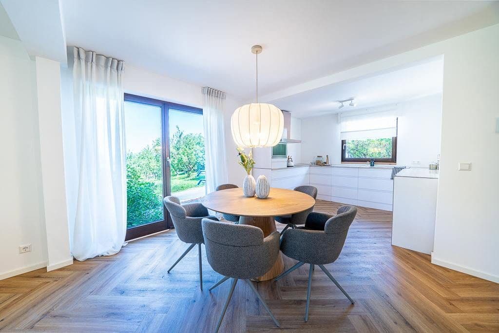 Predaj domu 203 m², pozemek 388 m², Freiberg am Neckar, Bádensko-Wurttembersko Predaj domu 203 m², pozemek 388 m², Freiberg am Neckar, Bádensko-Wurttembersko