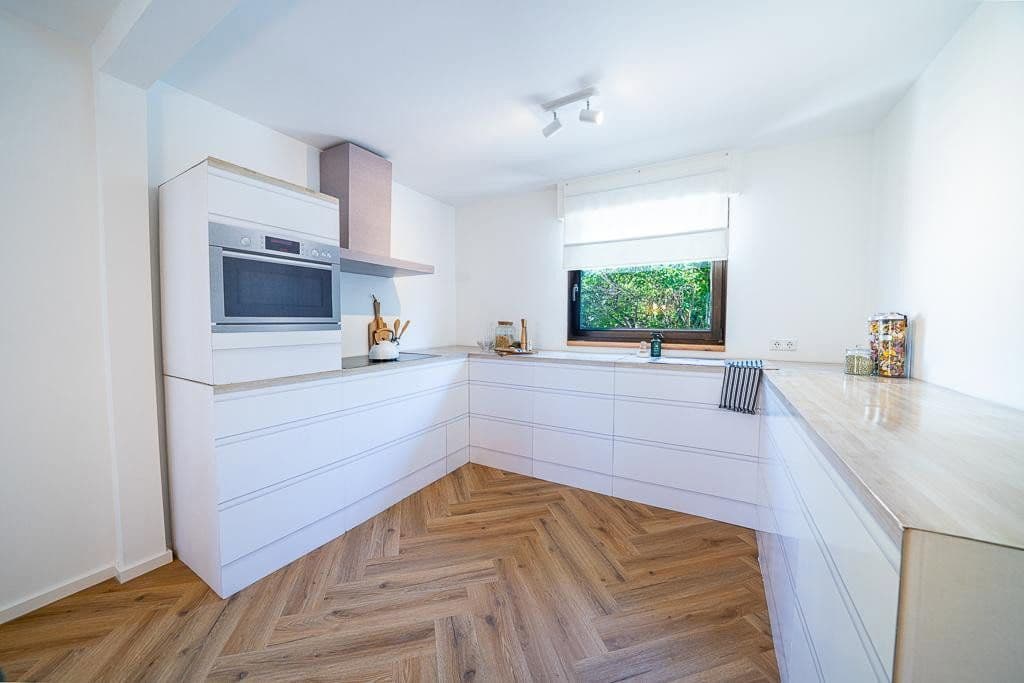 Predaj domu 203 m², pozemek 388 m², Freiberg am Neckar, Bádensko-Wurttembersko Predaj domu 203 m², pozemek 388 m², Freiberg am Neckar, Bádensko-Wurttembersko