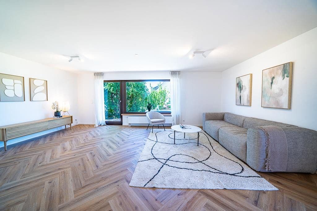 Predaj domu 203 m², pozemek 388 m², Freiberg am Neckar, Bádensko-Wurttembersko Predaj domu 203 m², pozemek 388 m², Freiberg am Neckar, Bádensko-Wurttembersko