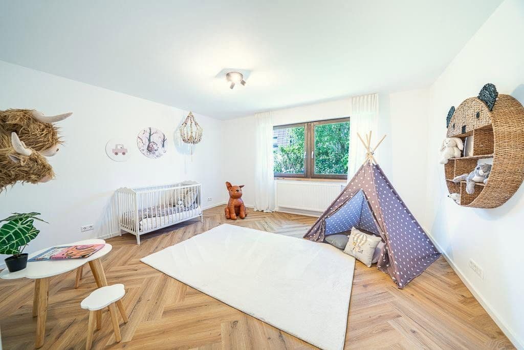 Predaj domu 203 m², pozemek 388 m², Freiberg am Neckar, Bádensko-Wurttembersko Predaj domu 203 m², pozemek 388 m², Freiberg am Neckar, Bádensko-Wurttembersko