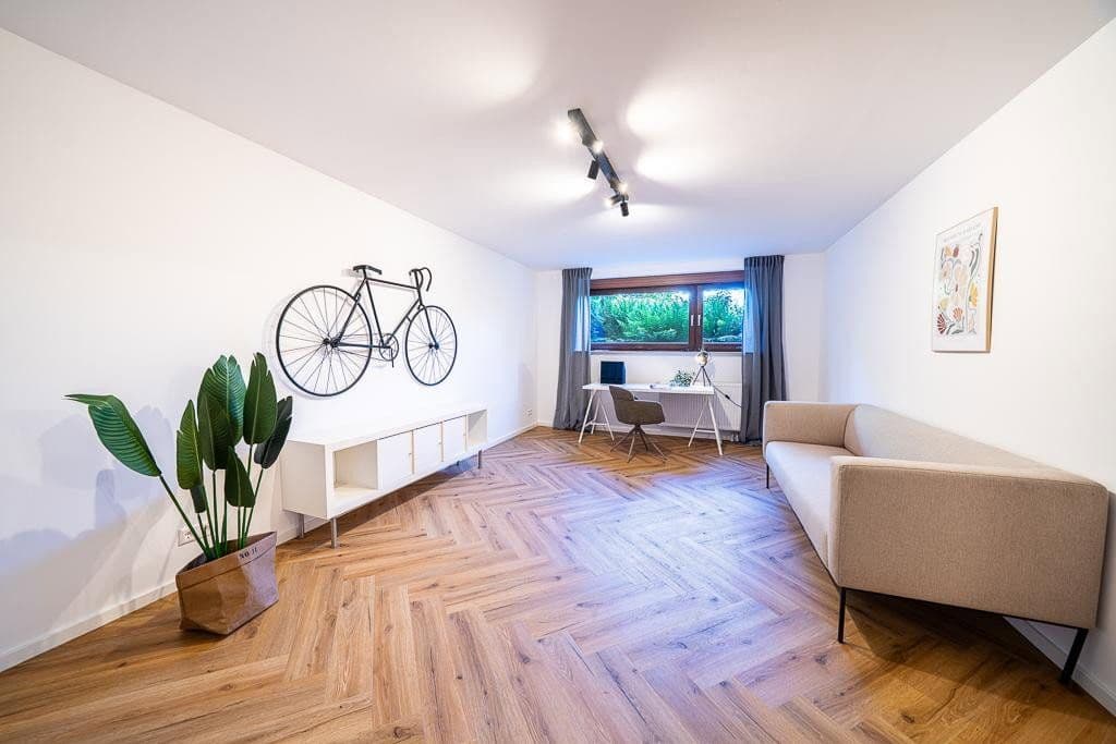 Predaj domu 203 m², pozemek 388 m², Freiberg am Neckar, Bádensko-Wurttembersko Predaj domu 203 m², pozemek 388 m², Freiberg am Neckar, Bádensko-Wurttembersko