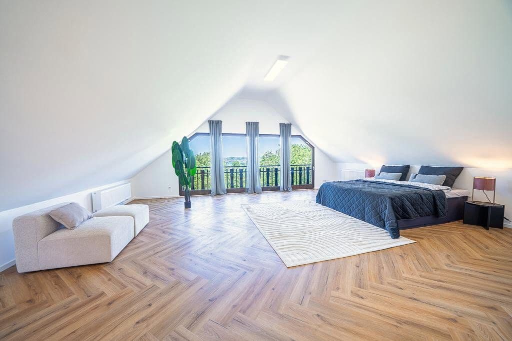 Predaj domu 203 m², pozemek 388 m², Freiberg am Neckar, Bádensko-Wurttembersko Predaj domu 203 m², pozemek 388 m², Freiberg am Neckar, Bádensko-Wurttembersko