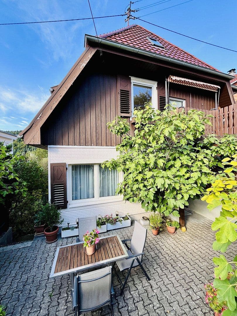 Predaj domu 146 m², pozemek 1.550 m², Neuenbürg, Bádensko-Wurttembersko Predaj domu 146 m², pozemek 1.550 m², Neuenbürg, Bádensko-Wurttembersko