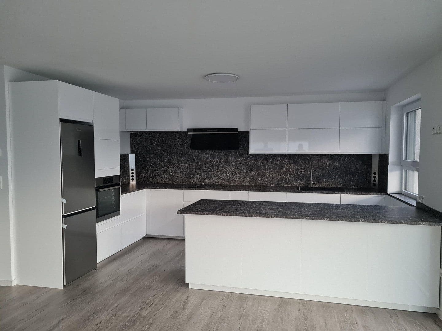 Prenájom bytu 4-izbový 141 m², Bischofsheim, Hesensko Prenájom bytu 4-izbový 141 m², Bischofsheim, Hesensko