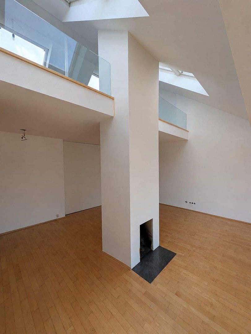 Prenájom bytu 5-izbový 129 m², Stuttgart West, Bádensko-Wurttembersko Prenájom bytu 5-izbový 129 m², Stuttgart West, Bádensko-Wurttembersko