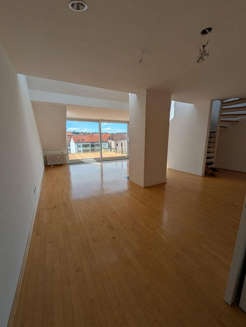 Prenájom bytu 5-izbový 129 m², Stuttgart West, Bádensko-Wurttembersko Prenájom bytu 5-izbový 129 m², Stuttgart West, Bádensko-Wurttembersko