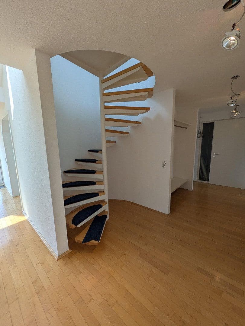 Prenájom bytu 5-izbový 129 m², Stuttgart West, Bádensko-Wurttembersko Prenájom bytu 5-izbový 129 m², Stuttgart West, Bádensko-Wurttembersko