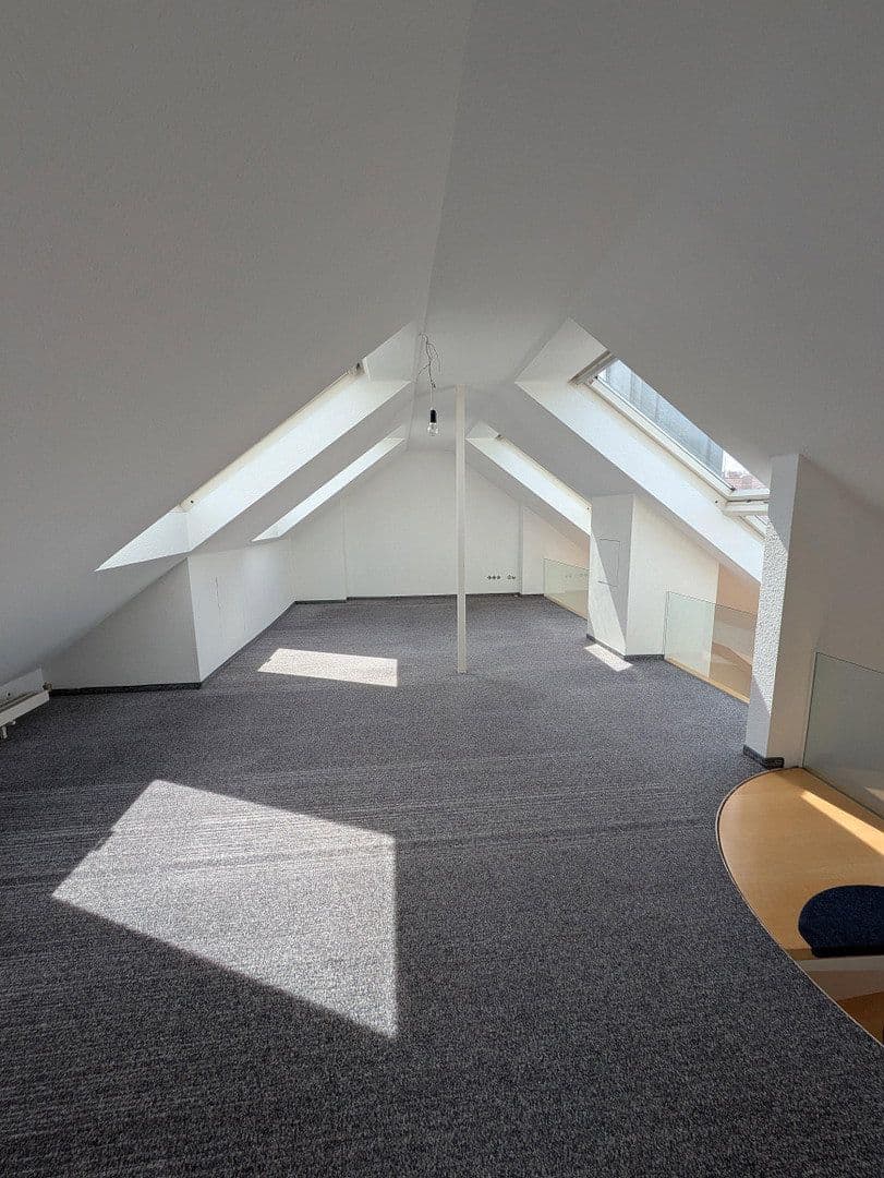 Prenájom bytu 5-izbový 129 m², Stuttgart West, Bádensko-Wurttembersko Prenájom bytu 5-izbový 129 m², Stuttgart West, Bádensko-Wurttembersko