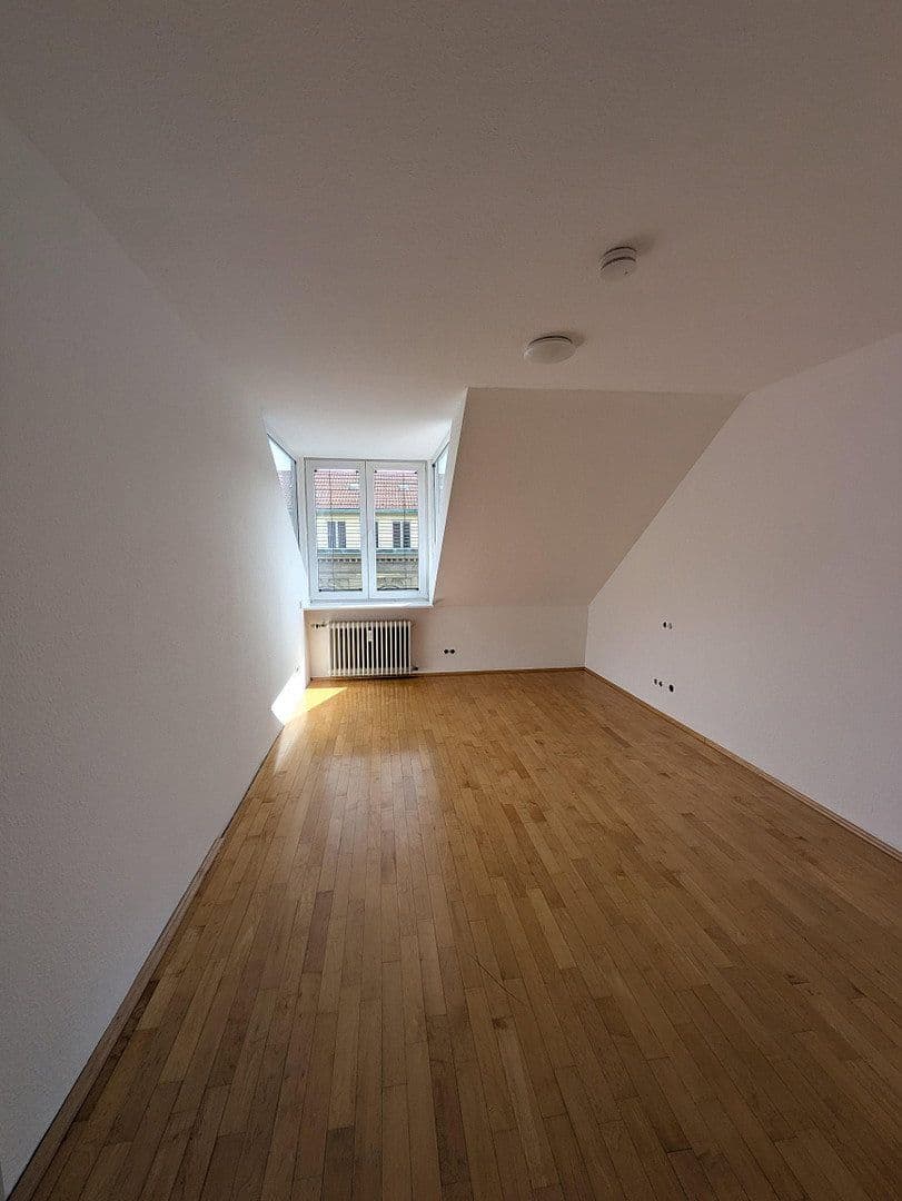Prenájom bytu 5-izbový 129 m², Stuttgart West, Bádensko-Wurttembersko Prenájom bytu 5-izbový 129 m², Stuttgart West, Bádensko-Wurttembersko