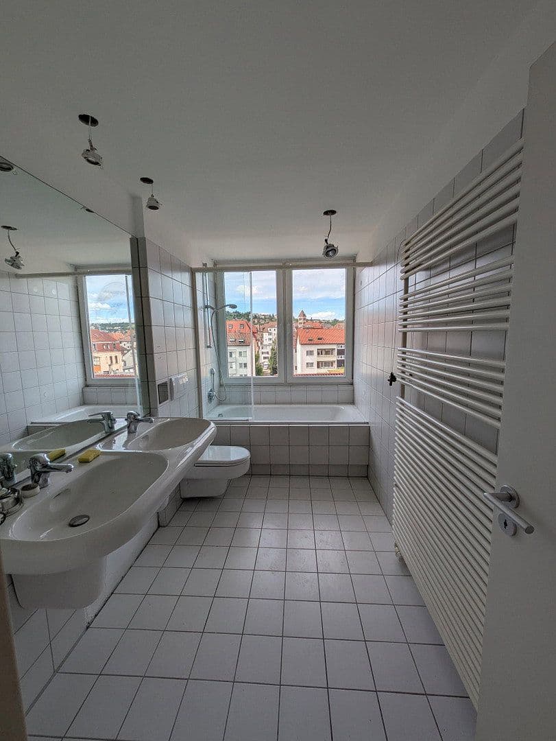 Prenájom bytu 5-izbový 129 m², Stuttgart West, Bádensko-Wurttembersko Prenájom bytu 5-izbový 129 m², Stuttgart West, Bádensko-Wurttembersko