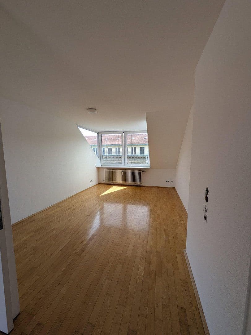 Prenájom bytu 5-izbový 129 m², Stuttgart West, Bádensko-Wurttembersko Prenájom bytu 5-izbový 129 m², Stuttgart West, Bádensko-Wurttembersko