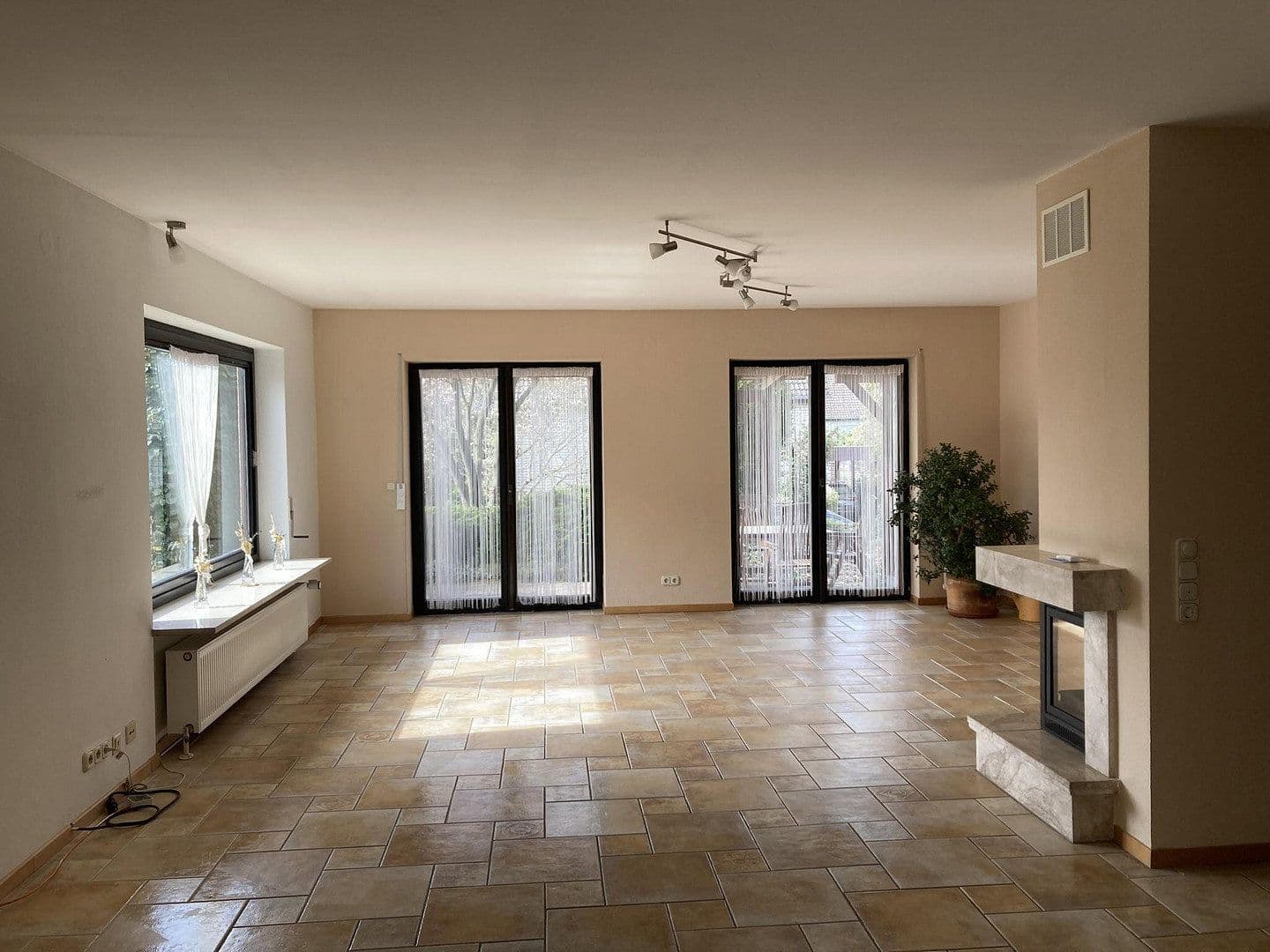 Predaj domu 298 m², pozemek 664 m², Büttelborn, Hesensko Predaj domu 298 m², pozemek 664 m², Büttelborn, Hesensko