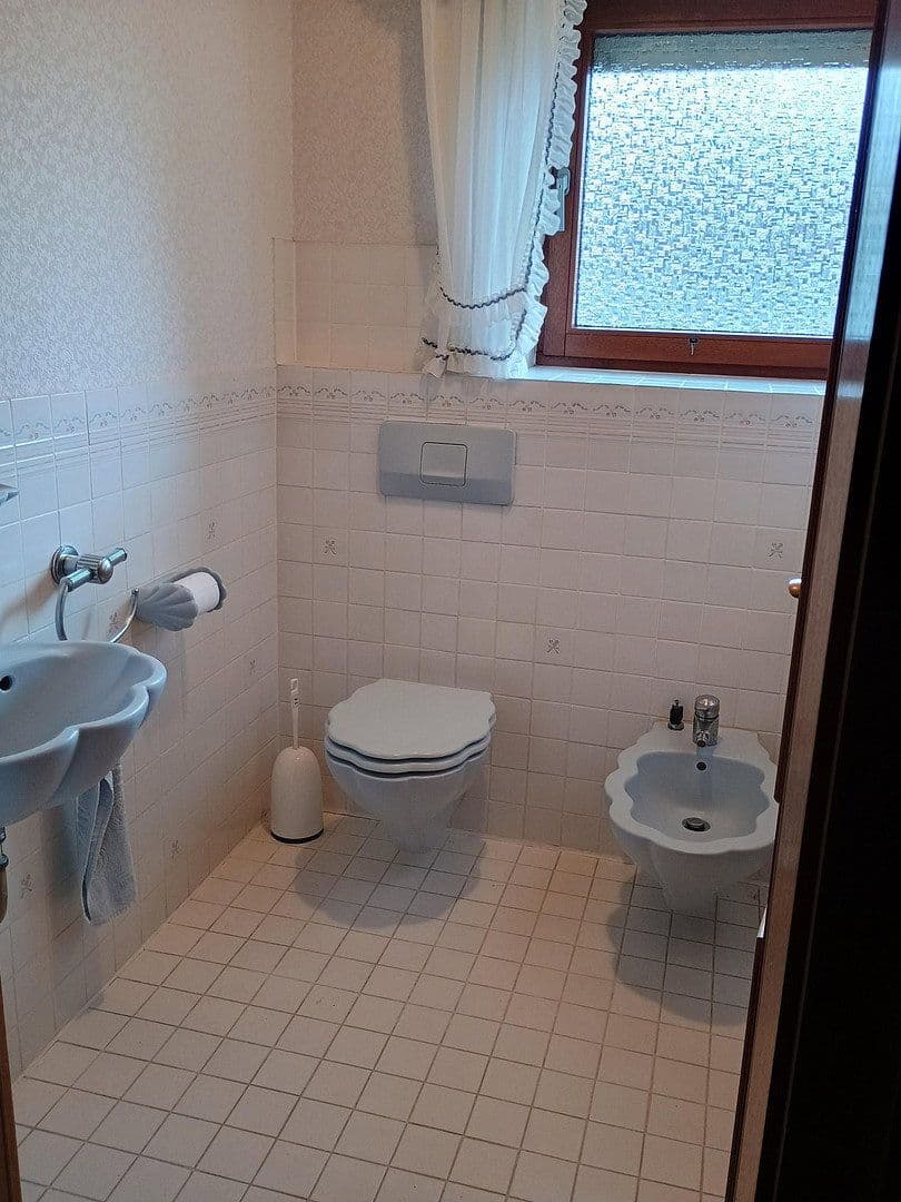 Predaj domu 255 m², pozemek 894 m², Hüttlingen, Bádensko-Wurttembersko Predaj domu 255 m², pozemek 894 m², Hüttlingen, Bádensko-Wurttembersko