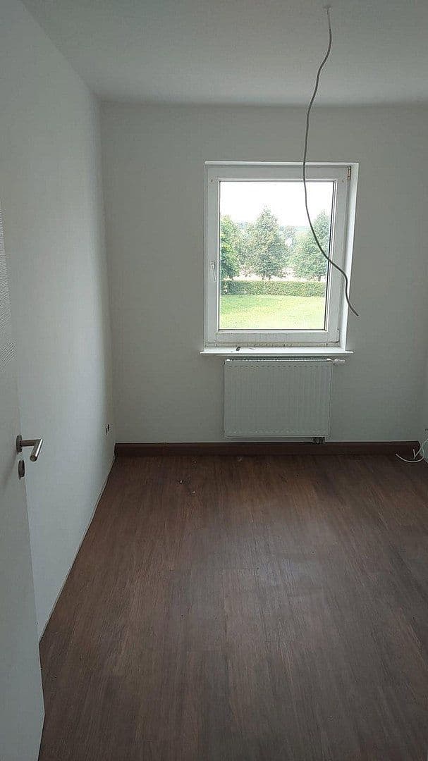 Prenájom bytu 4-izbový 93 m², Meeraner Weg 25, Remse, Sasko Prenájom bytu 4-izbový 93 m², Meeraner Weg 25, Remse, Sasko