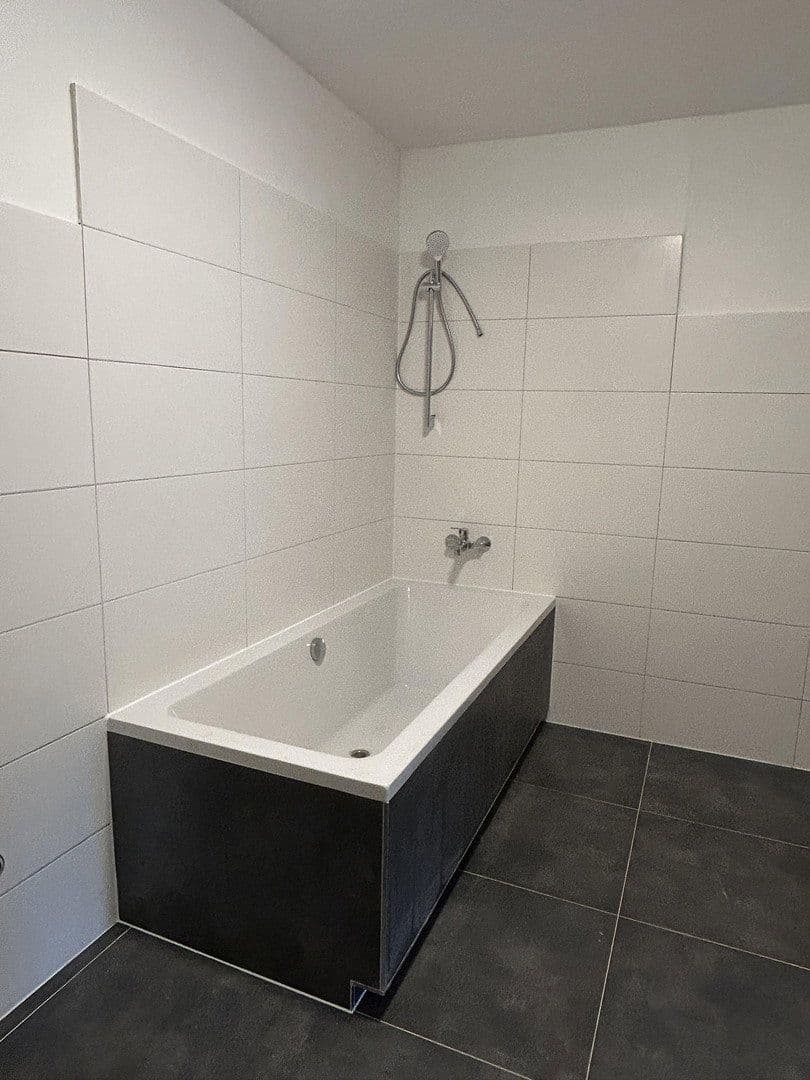Prenájom bytu 4-izbový 142 m², Hirschhorn, Hesensko Prenájom bytu 4-izbový 142 m², Hirschhorn, Hesensko