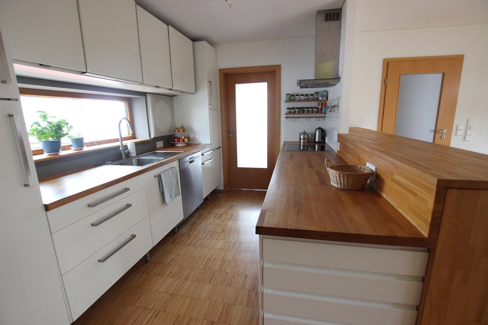 Predaj domu 183 m², pozemek 349 m², Nürtingen, Bádensko-Wurttembersko Predaj domu 183 m², pozemek 349 m², Nürtingen, Bádensko-Wurttembersko