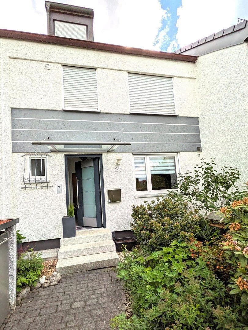 Prenájom domu 135 m², pozemek 147 m², Stein, Bavorsko Prenájom domu 135 m², pozemek 147 m², Stein, Bavorsko