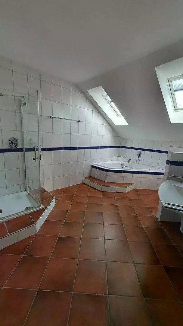 Prenájom kancelárie 240 m², Nidderau, Hesensko Prenájom kancelárie 240 m², Nidderau, Hesensko